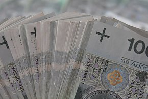 Wykonując polecenia oszustów straciła ponad 18 tys. zł-60193