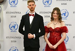 Studniówka I LO im. ONZ w Biłgoraju: Poloneza czas zacząć! (FOTO)