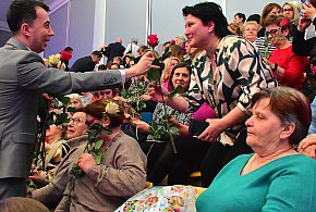 Prawie tysiąc kobiet w biłgorajskiej Budowlance. Tak świętował Powiat FOTO, VIDEO