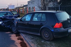 Biłgoraj. Czołowe zderzenie Seata i Volkswagena