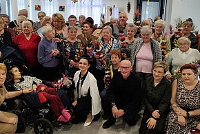 Świąteczne spotkanie w Domu Pomocy Społecznej w Dylach