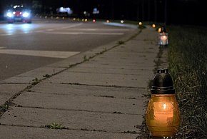 Setki zniczy dla JP II (FOTO)