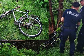 Ucieczka zakończona kąpielą. Pijany rowerzysta wpadł do zbiornika wodnego
