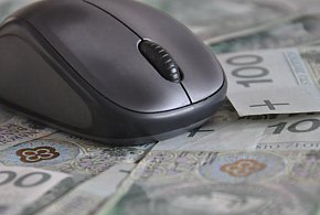 Wykonując instrukcje fałszywego „pracownika banku” stracił 6 tys. zł