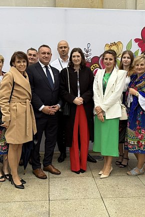 Bartłomiej Świtała i KGW z Luchowa Dolnego na Dożynkach Prezydenckich-13812