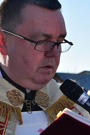 Uroczystość Wszystkich Świętych w Biłgoraju. Procesja w sanktuarium-14061