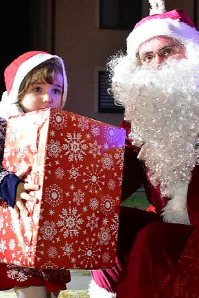 Strażacy i KGW w akcji: Mikołaj na quadzie odwiedził Majdan-14209