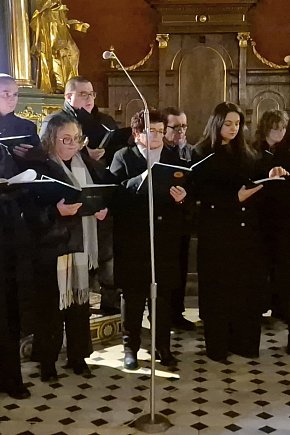 Akatyst w Goraju: Chór „Noster” przed obrazem Matki Bożej Gorajskiej-14231