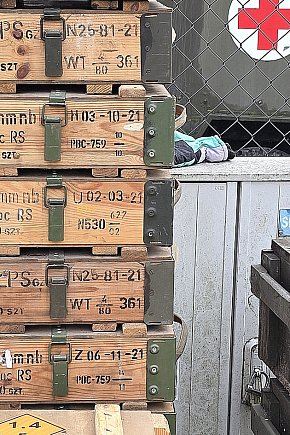 Militarna okazja w centrum Biłgoraja. Skrzynie wojskowe nowym hitem kiermaszu?-14306