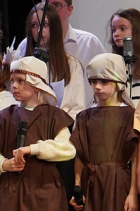 Młodzi artyści z Tarnogrodu zachwycili publiczność. Relacja z niedzielnych jasełek-14397