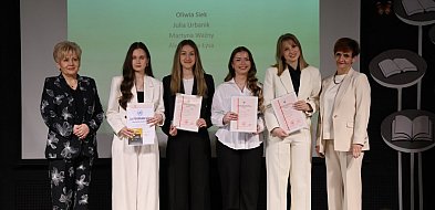 Zamknięty rozdział, otwarta księga. Absolwenci I LO im. ONZ ruszają w świat!