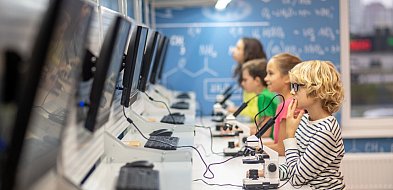 Sztuczna inteligencja w szkole. Nowe laboratorium w gminie Józefów