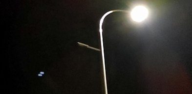 Józefów. Jest wykonawca oświetlenia w Hamerni