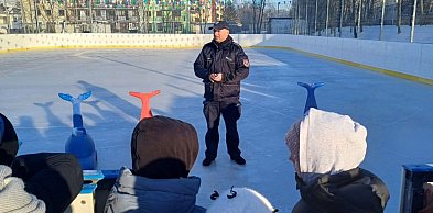 Policjanci rozmawiali z uczniami o bezpieczeństwie podczas ferii zimowych