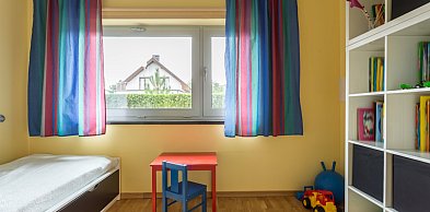 Bezpieczne i piękne firany do pokoju dziecięcego - na co zwrócić uwagę