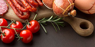 Dlaczego coraz więcej osób wybiera naturalne wędliny z masarni?