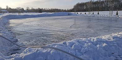 Łyżwy w dłoń! Strażacy z Goraja i Radzięcina szykują lodowiska na ferie