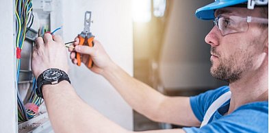 Zawód elektryka krok po kroku – jak zdobyć kwalifikacje i rozpocząć karierę