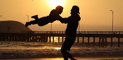 Śmieszne koszulki dla tatusiów – humor na Dzień Ojca, który naprawdę działa