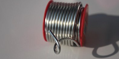 Dlaczego spoina nie „chwyta”? Sekrety skutecznego użycia topnika w lutowaniu