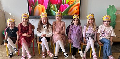 Dzień Kobiet z klasą. Relacja z Dnia Elegancji w Szkole Podstawowej w Obszy