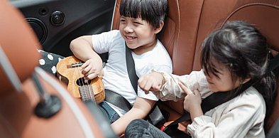 Podstawka dla dziecka do samochodu – kiedy ma sens, jak wybrać i na co uważać?