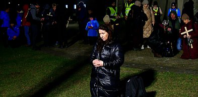 Ekstremalne wyzwanie wiary. Kilkaset osób wyruszyło z Biłgoraja na nocny szlak EDK