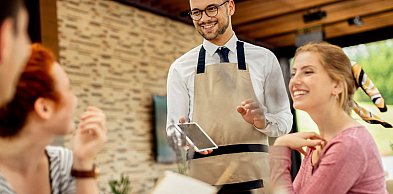 Jak firmy mogą przyjmować napiwki, jeśli nie mają gotówki?