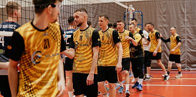 Siatkarska noc pełna emocji! Relacja z I Nocnego Turnieju Siatkówki