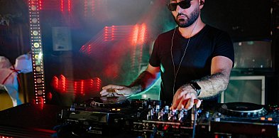 Jak zostać DJ-em od zera i uniknąć najczęstszych błędów na starcie