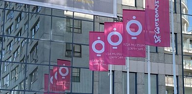 Maszt przy firmie – pozwolenie czy zgłoszenie?