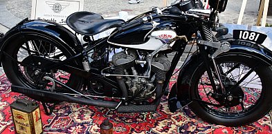 Miasteczko Kresowe wypełniło się legendami motoryzacji. Relacja z otwarcia sezonu