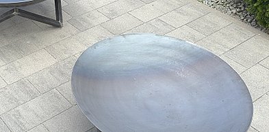 Jak stworzyć nowoczesny ogród z misą wodną i lustrem wodnym? Sprawdź