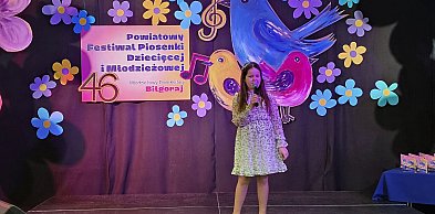 Scena pełna marzeń. 95 wykonawców na 46. Powiatowym Festiwalu Piosenki
