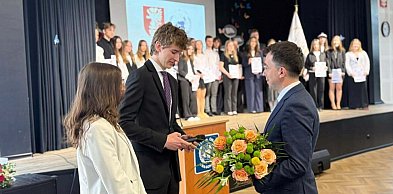 Stypendyści z I LO im. ONZ w Biłgoraju. Starosta nagrodził wyniki w nauce