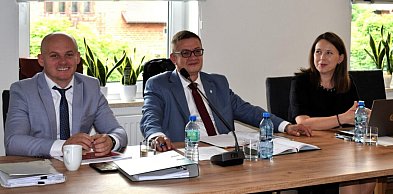 Burmistrz Frampola z absolutorium i wotum zaufania za 2025 rok