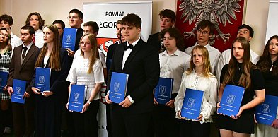 Powiatowy Dzień Olimpijczyka. Nagrodzili uczniów (FOTO, VIDEO, WYNIKI)