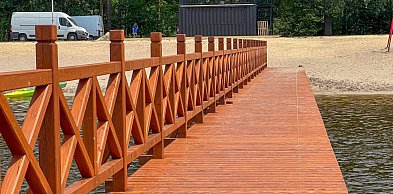 Nowy pomost nad Zalewem Bojary w Biłgoraju zaprasza plażowiczów