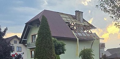 Skutki burzy w Bukowej. Zerwane dachy i nowe, groźne ostrzeżenie IMGW