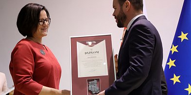 Dyrektor MOPS Biłgoraj Anna Dziadosz wyróżniona dyplomem wojewody-58431