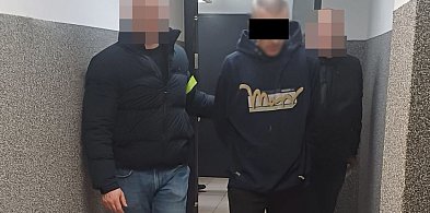 Uszkodził pojazdy i próbował zaatakować policjantów