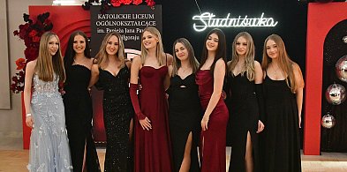 Wyjątkowa studniówka w biłgorajskim „Katoliku” (FOTO, VIDEO)