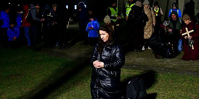 Ekstremalne wyzwanie wiary. Kilkaset osób wyruszyło z Biłgoraja na nocny szlak EDK