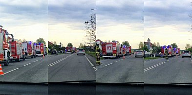 Wypadek w Aleksandrowie. Jedna osoba w szpitalu. Na miejscu służby