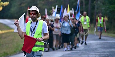 Z Tereszpola ruszyli do Leżajska. Pątnicy na szlaku do Matki Pocieszenia (FOTO)-56011