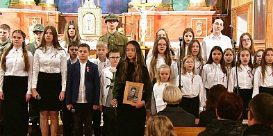 Wieczornica patriotyczna w Majdanie Starym (FOTO, VIDEO-58064