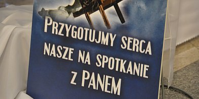 Gdy Bóg puka do naszych drzwi: Adwent, który budzi serce-58722