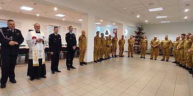 Świąteczny meldunek i opłatek u strażaków-59608