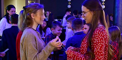 Oazowa wspólnota przy wigilijnym stole. Wyjątkowy opłatek młodych w Glinach (FOTO)-59734