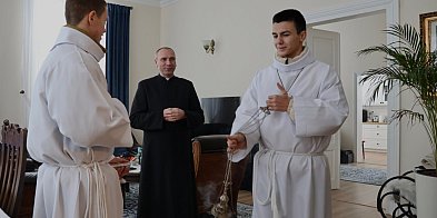 Górecko Kościelne. Poświecenie kadzidła i okadzenie domów i zagród-59998